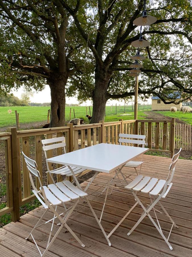 Jolie Tiny House Sous Les Grands Arbres Villa Cholet Exterior foto
