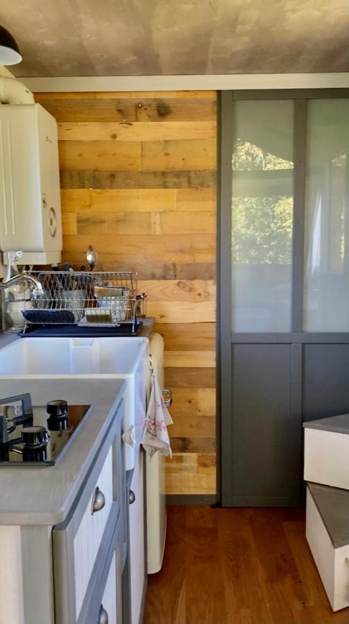 Jolie Tiny House Sous Les Grands Arbres Villa Cholet Exterior foto