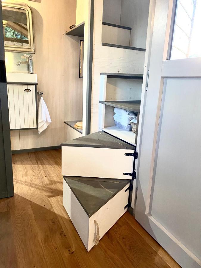Jolie Tiny House Sous Les Grands Arbres Villa Cholet Exterior foto